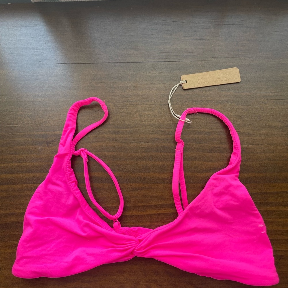 SKIMS FITS EVERYBODY SKIMPY SCOOP TWIST BRALETTE XS NEON PINK